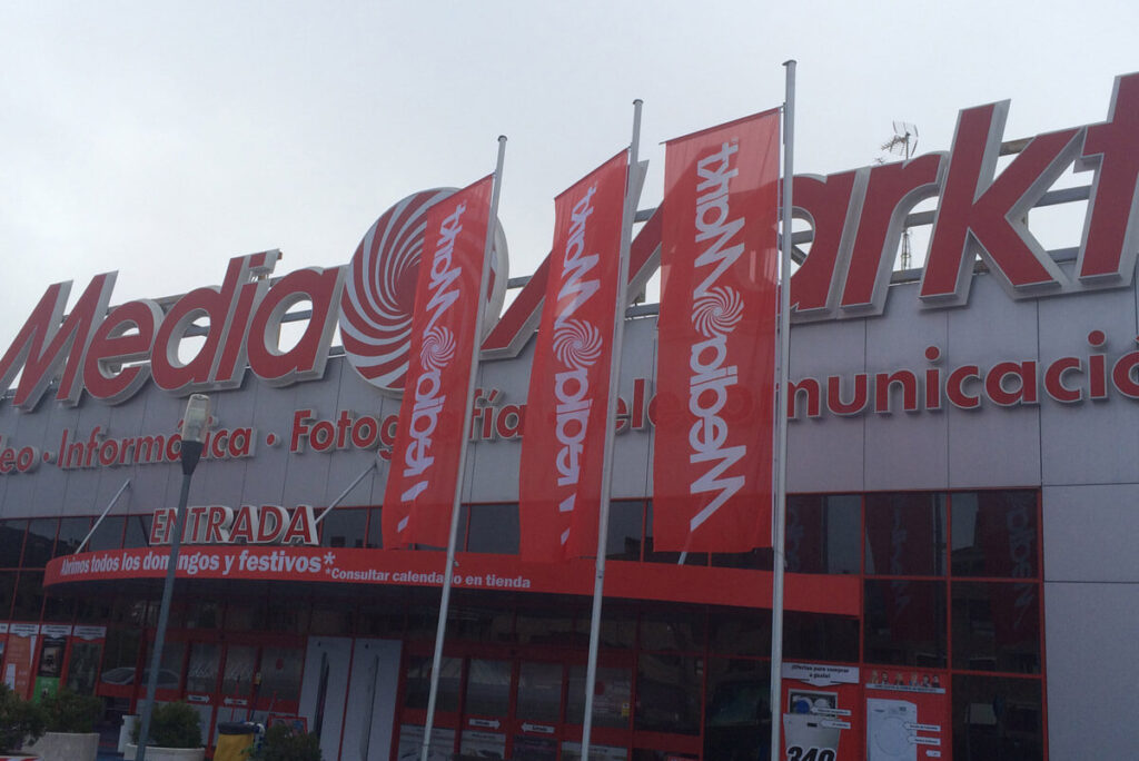 Impresión de banderas publicitarias en Barcelona